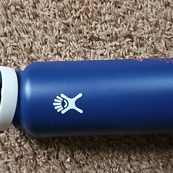 Hydroflask water bottle 40oz - Picture 4 of 4